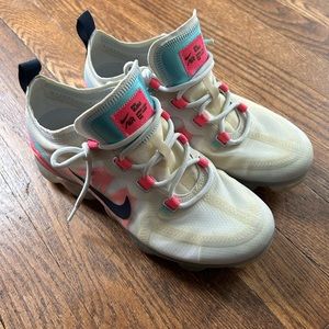 2019 Women’s Air VaporMax 2019 'Grey
Pink’ NikeSneakers